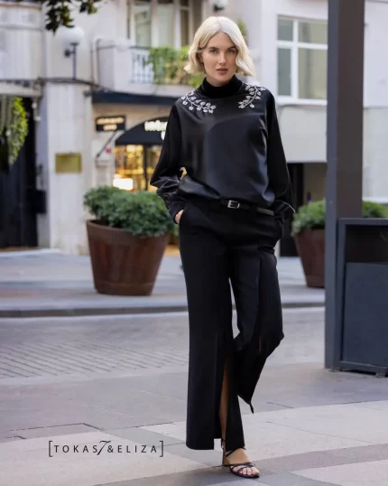 Leaf Embroidered Blouse